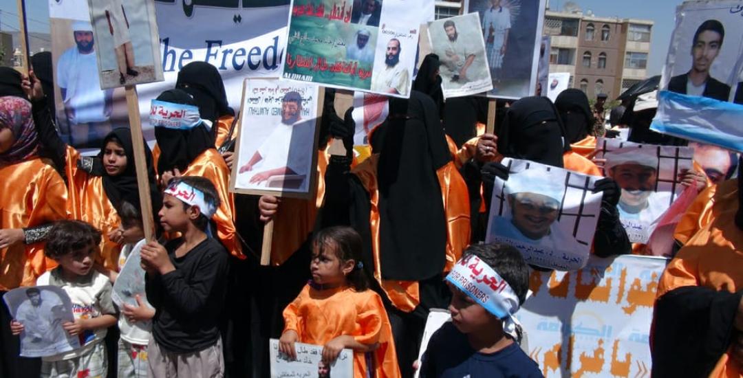 وقفة لأهالي غوانتانامو بصنعاء نظمتها الكرامة قبل سنوات